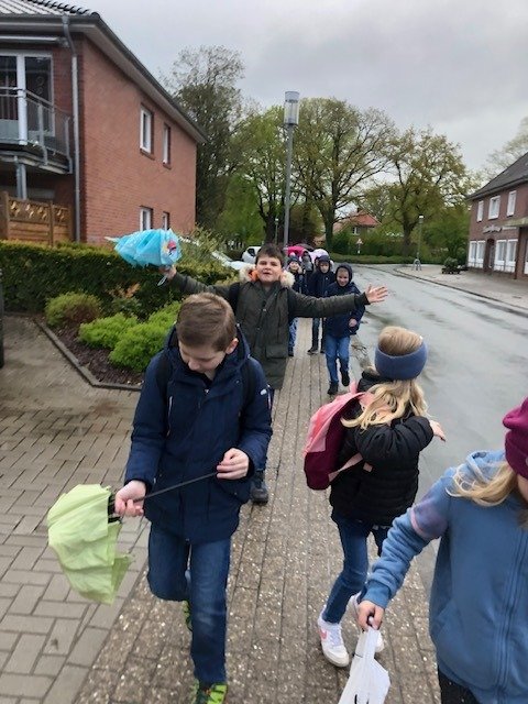 Spannende Experimente im ChemUP-Labor der Oberschule Bild 1